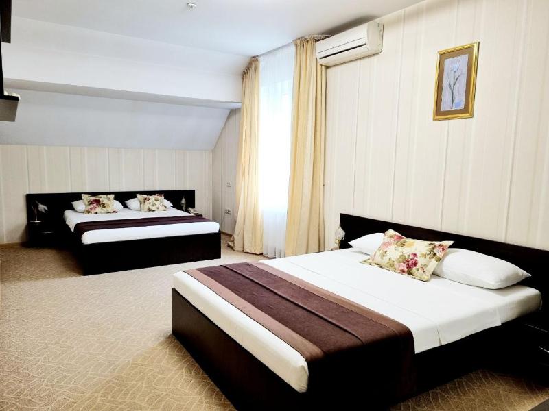Standard Family Room image 1