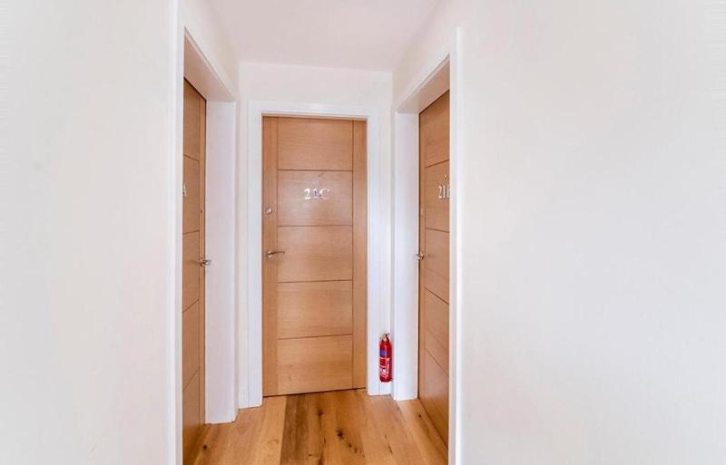 One-Bedroom Apartment image 2