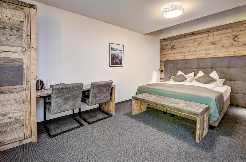 Junior Suite with Kitchenette image 3