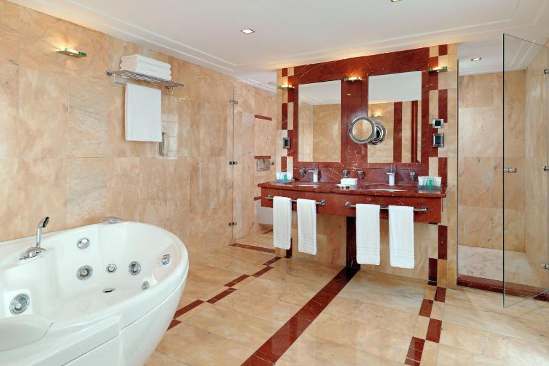 Deluxe Suite, 1 Bedroom Larger Suite, City view image 2