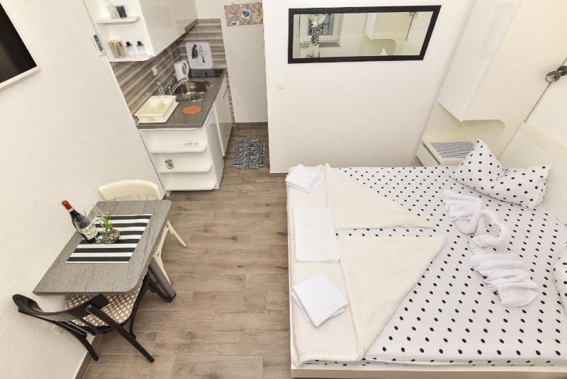 Apartments Bernarda - image 11
