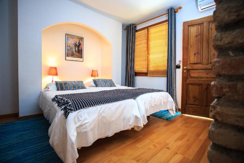 Economy Double Room image 2