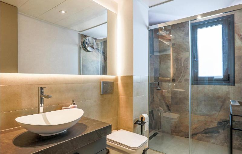 Gorgeous Apartment In Orihuela With Sauna - image 8