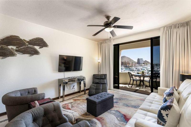 Chic Marina 2BR condo with Pool Access - image 14