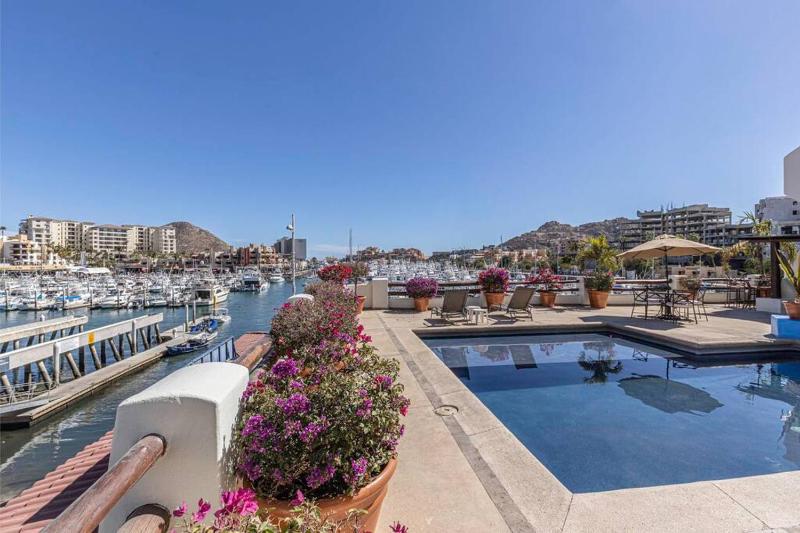 Chic Marina 2BR condo with Pool Access - image 13