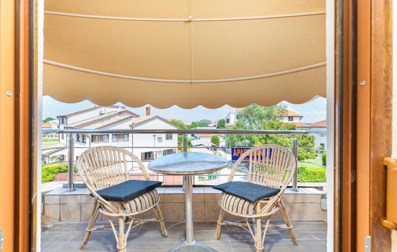 One-Bedroom Apartment with Balcony image 3