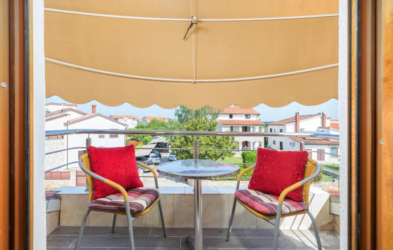 One-Bedroom Apartment with Balcony image 3
