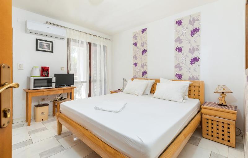 Double Room with Balcony image 1