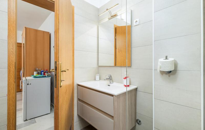 Double Room with Balcony image 3
