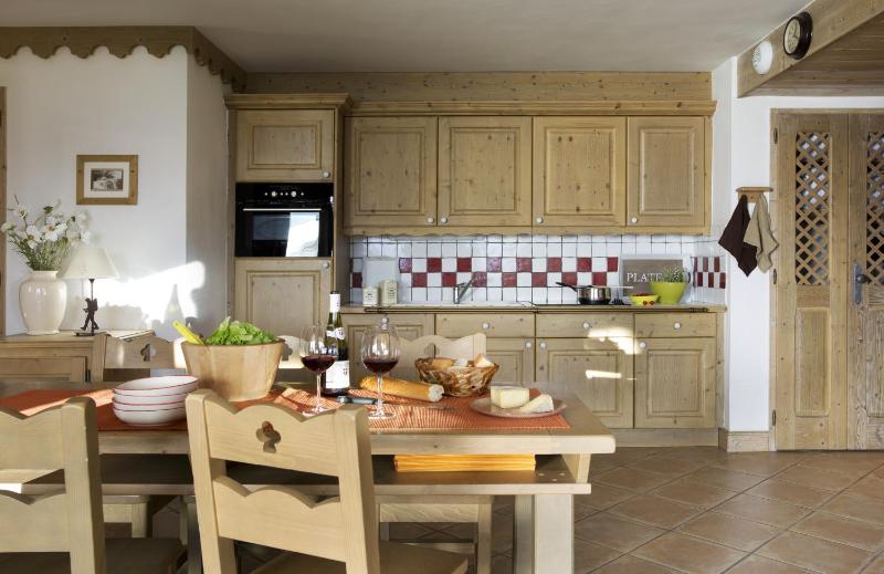 Three-Bedroom Apartment (8 Adults) with Spa Access image 1