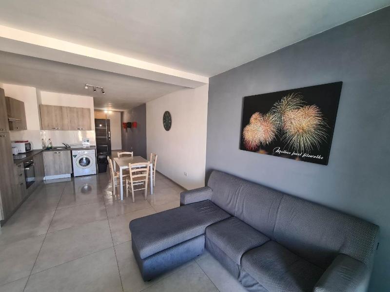 St Julians Bay Sea Front Apartments - image 15