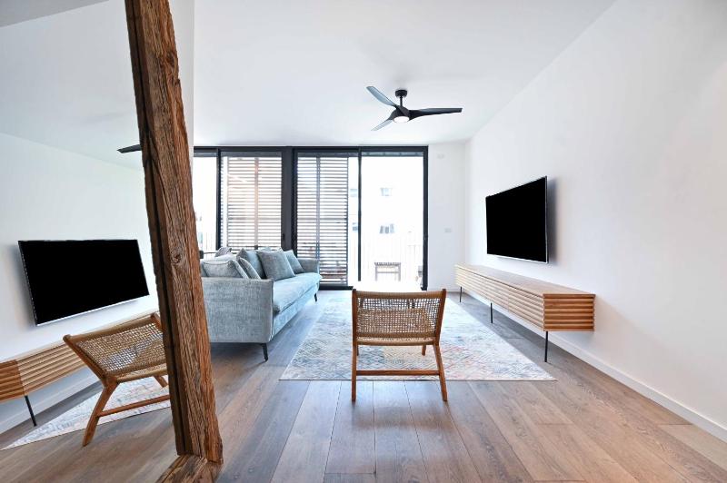 Charming 2BR with Balcony in Ben Yehuda st By HolyGuest - image 15