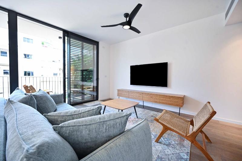 Charming 2BR with Balcony in Ben Yehuda st By HolyGuest - image 6