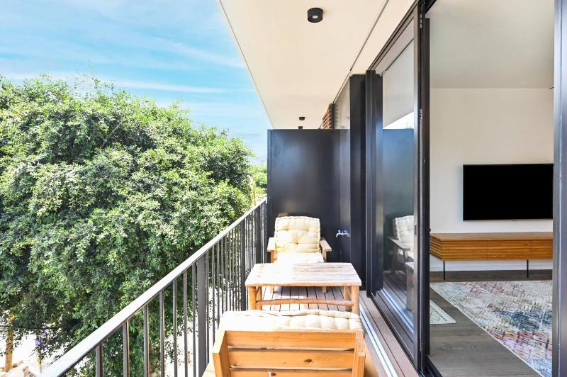Charming 2BR with Balcony in Ben Yehuda st By HolyGuest - image 5