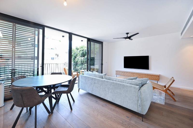 Charming 2BR with Balcony in Ben Yehuda st By HolyGuest - image 9