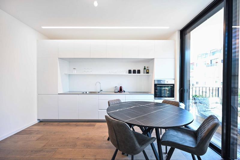 Charming 2BR with Balcony in Ben Yehuda st By HolyGuest - image 12