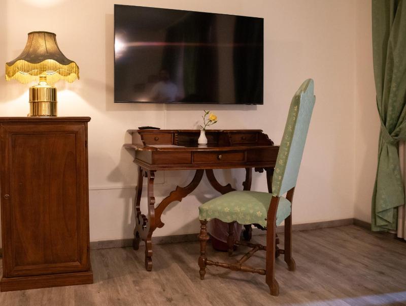 Superior Double or Twin Room image 4