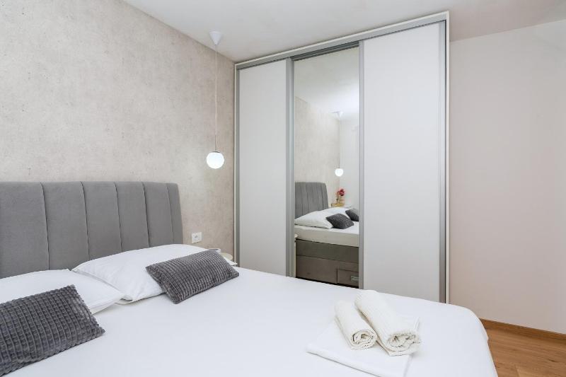 Apartment Mirjana - image 12