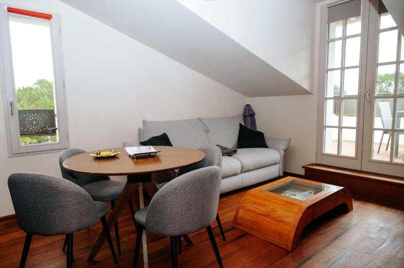 Two-Bedroom Apartment (4-6 Adults) image 3