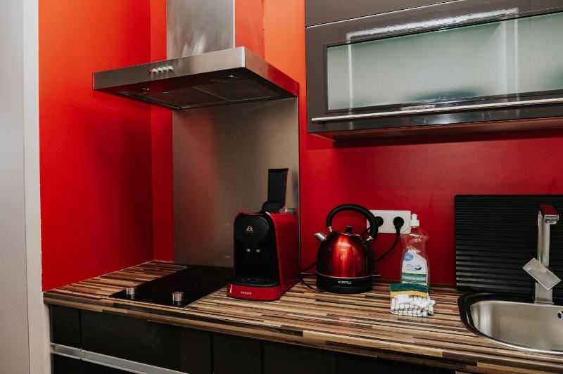 Studio (2 Adults) image 3