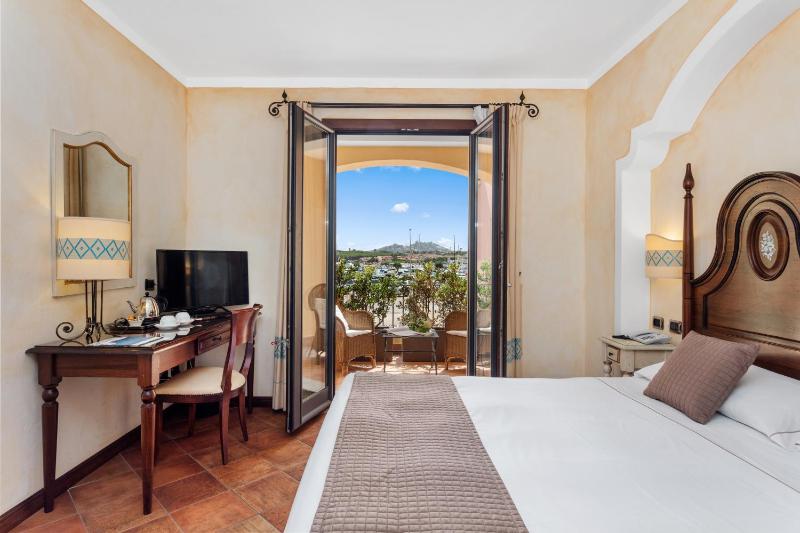Superior Double Room image 3