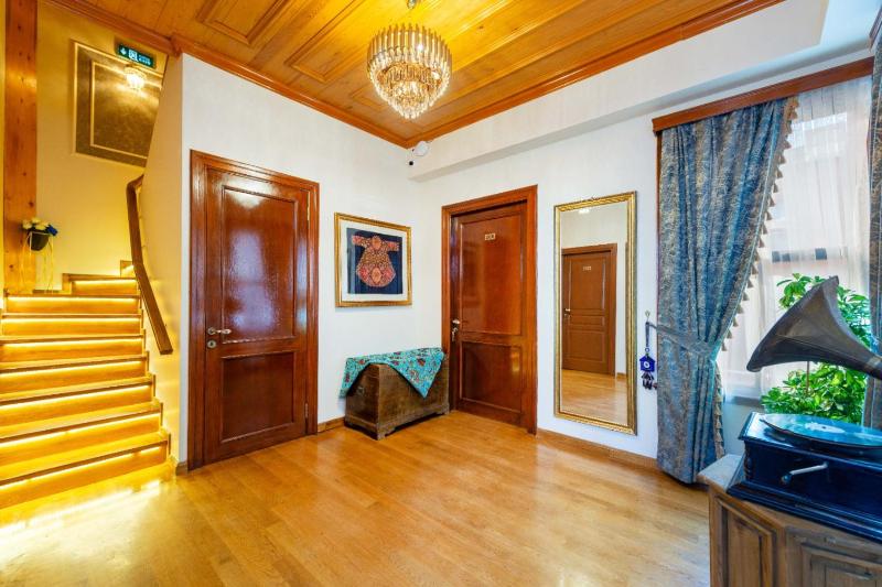 Brown Mansion Oldcity - image 7