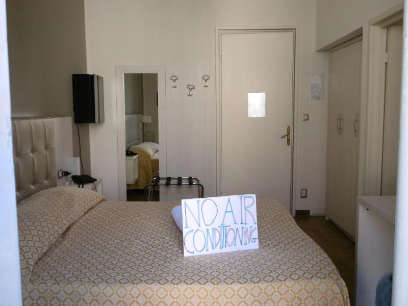 Standard Double Room image 1