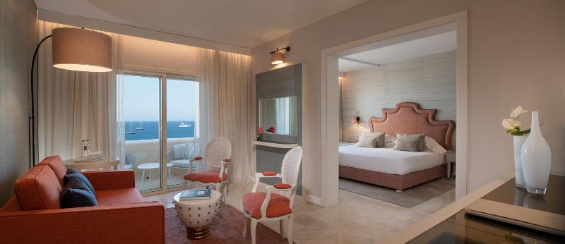 Luxury Suite image 4