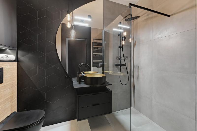 Plac Unii Gdynia Central by Lion Apartments - image 25