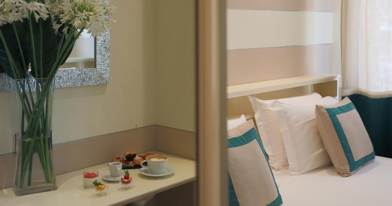 Small Double Room image 3