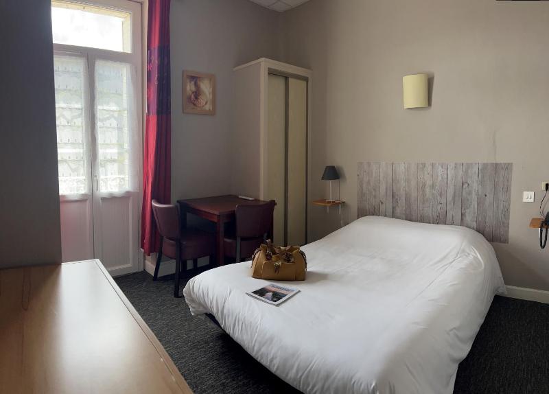 Double Room image 3