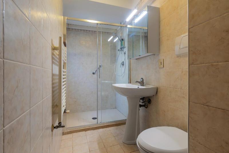 Economy Double Room image 2