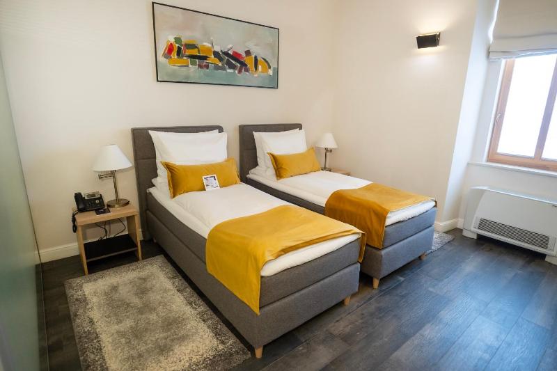 Deluxe Double or Twin Room image 1