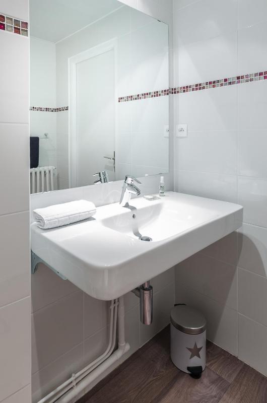 Twin Room with Sea View image 3