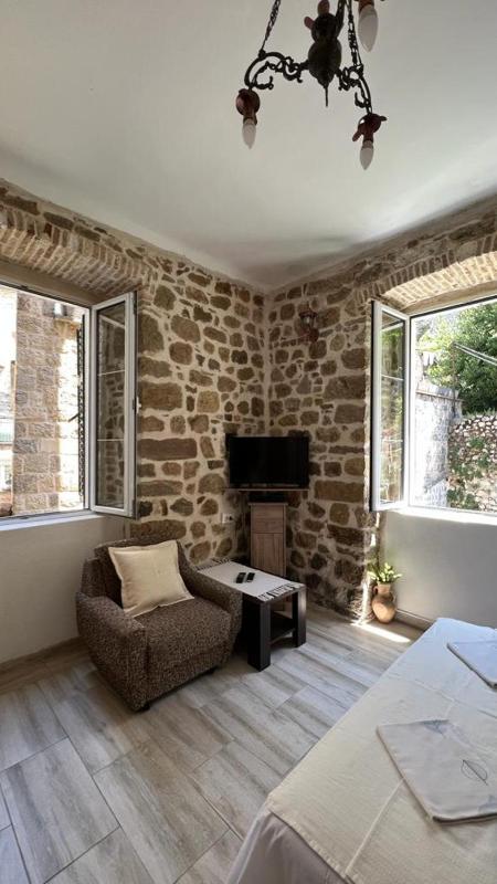 Studio Apartment image 3