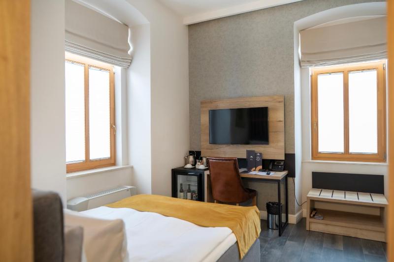 Deluxe Room image 1