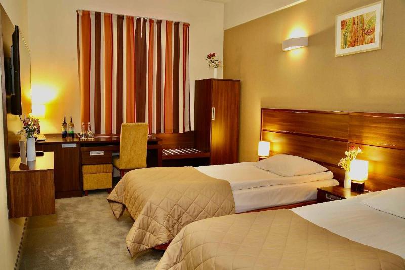 Large Double or Twin Room image 1