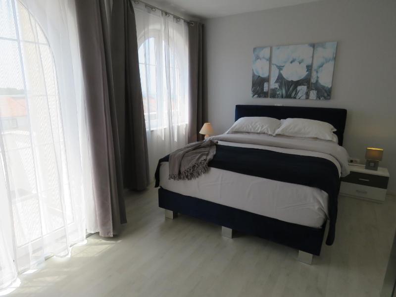 Comfort Two-Bedroom Apartment with Sea View and Balcony image 4