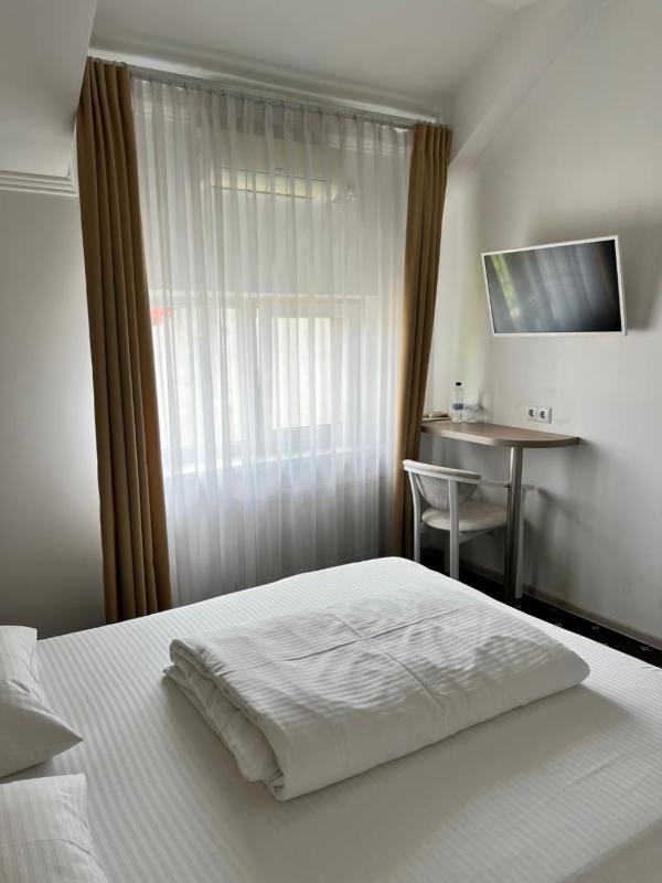 Double Room image 3
