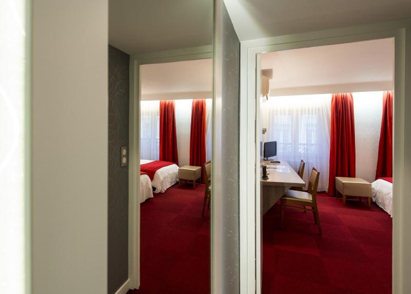 Quadruple Room image 4