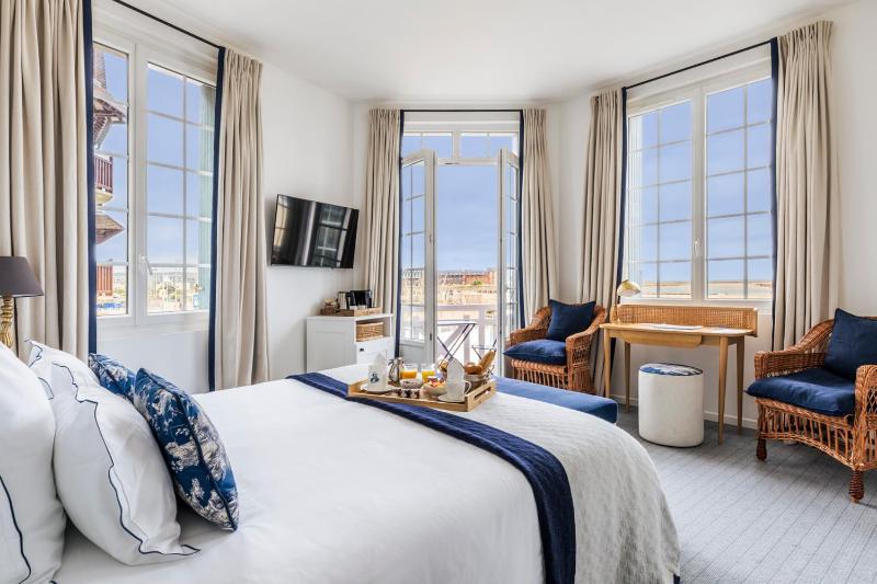 Junior Suite with Sea View image 4