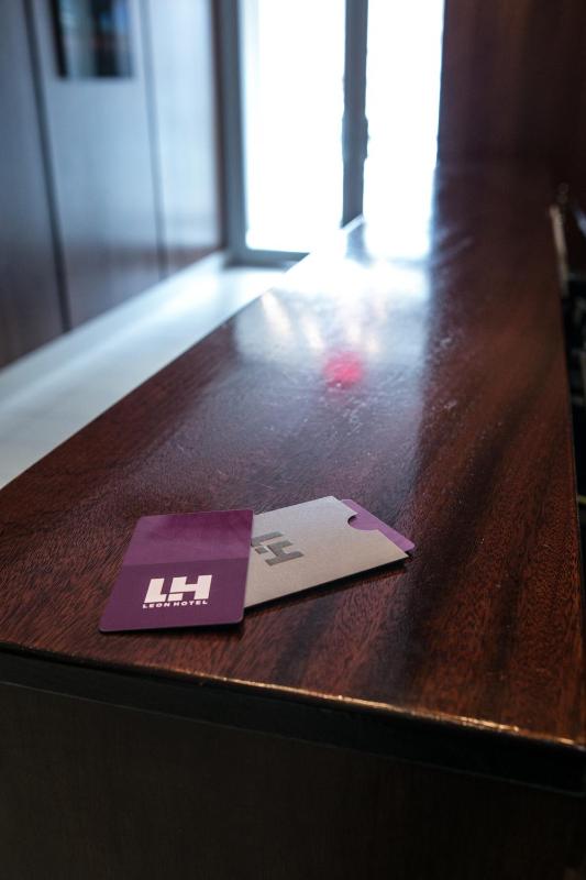 Leon Hotel - image 10