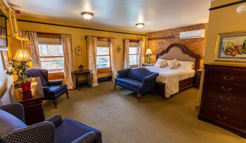 King Room image 2