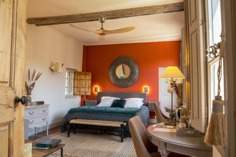 Suite with Garden View image 1