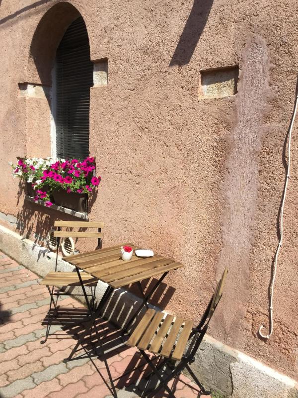 One-Bedroom Apartment image 3