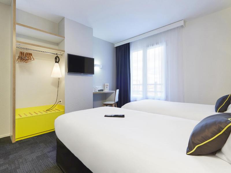 Twin Room image 2