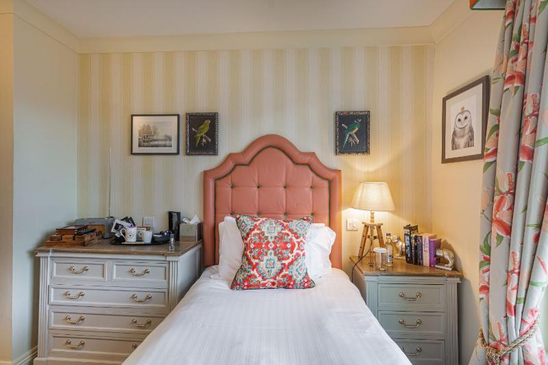 Single Room image 3