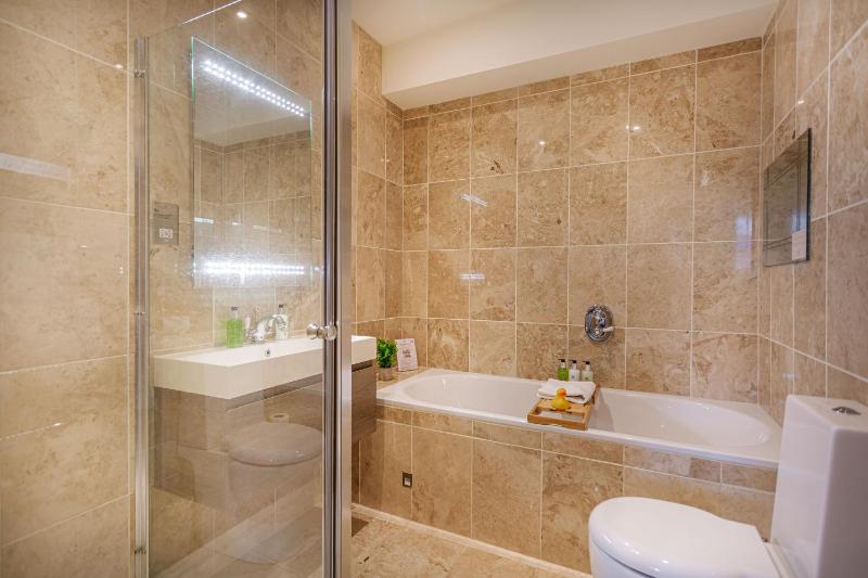 Deluxe Double Room image 2