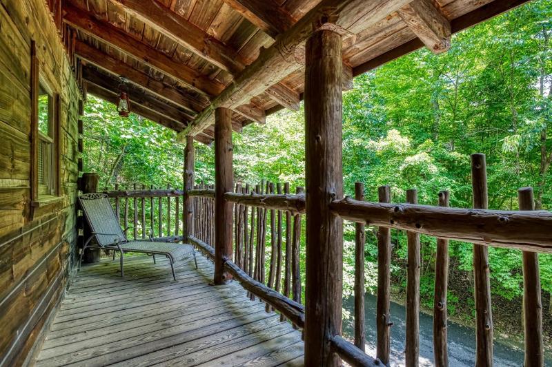 ER69 - Rachel's Tree House - Great location Close to all the action! cabin - image 22