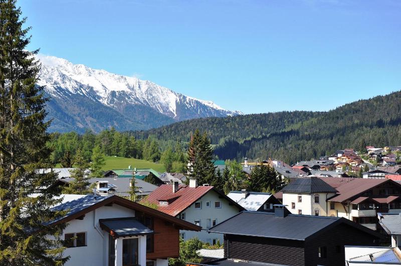 One-Bedroom Apartment with Balcony - Alpenpanorama image 3